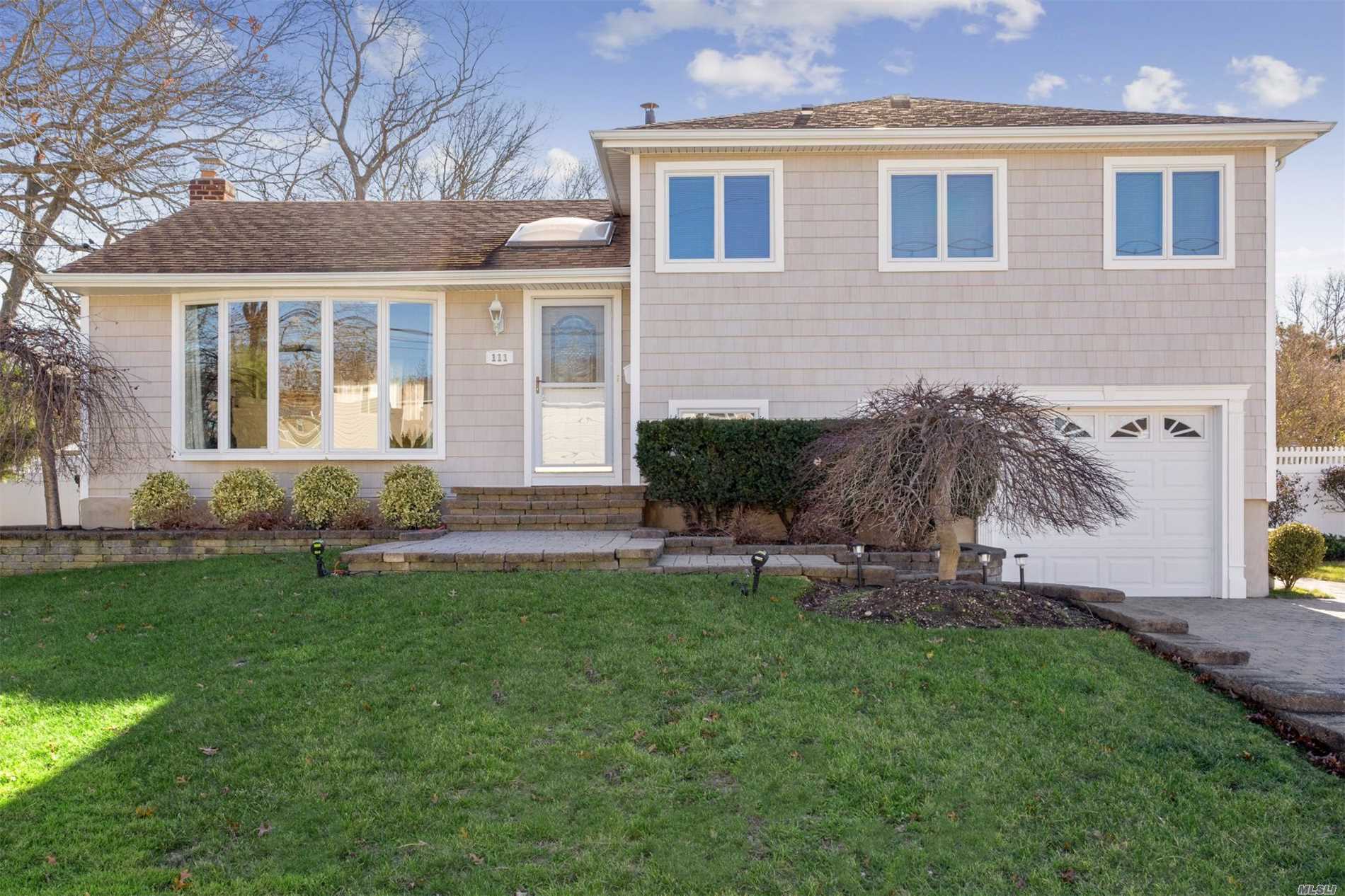 #1 photo, 111 Henry Street, ナッソー郡 North Massapequa , NY 11758