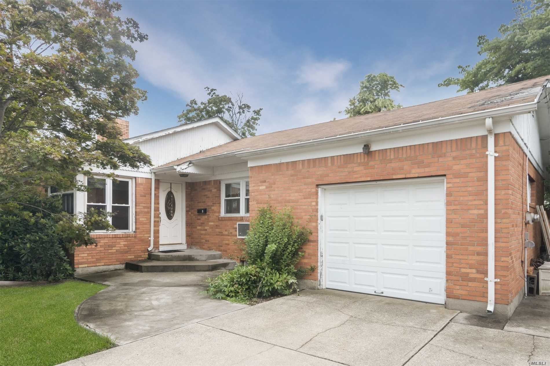 #1 photo, 21 Regent Street, ناسو Hicksville , NY 11801