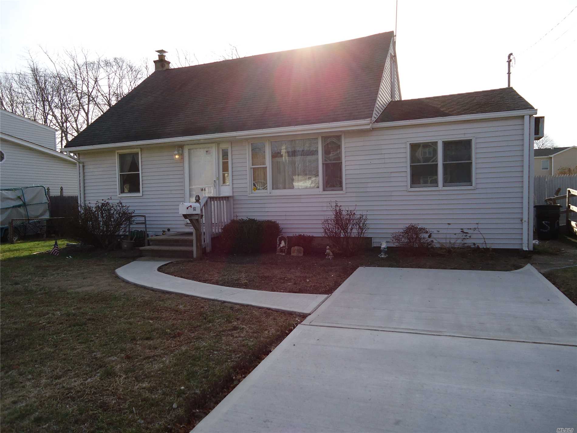 #1 photo, 166 Walker Street, W. Babylon , NY 11704