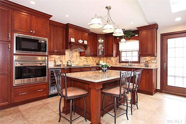 #1 photo, 2488 Putnam Drive, ناسو East Meadow , NY 11554