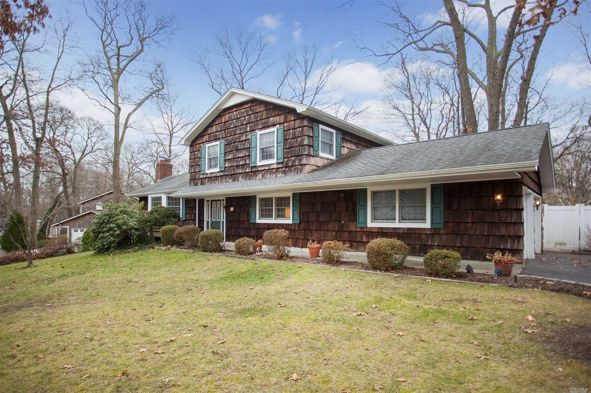 #1 photo, 16 Blinkerlight Road, 东长岛 Stony Brook , NY 11790