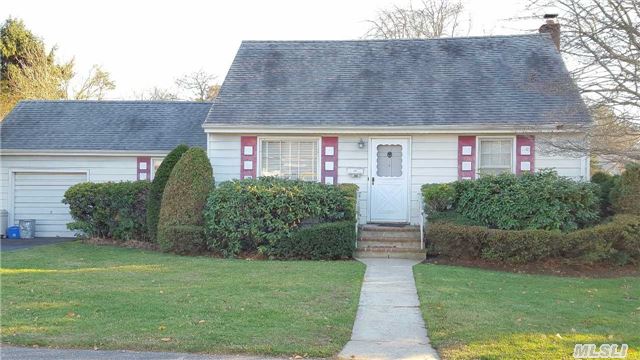 #1 photo, 123 E 12 St, Huntington Sta , NY 11746