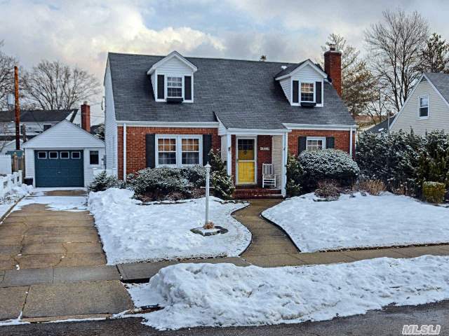 #1 photo, 16 Briarcliff Drive, North Merrick , NY 11566