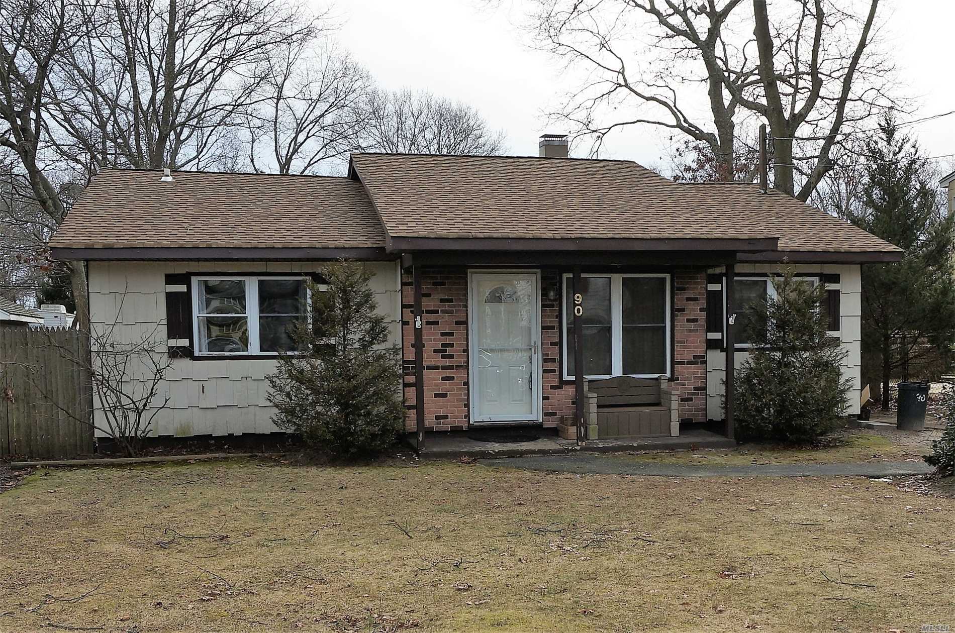 #1 photo, 90 Moriches Avenue, サフォーク郡 Mastic , NY 11950