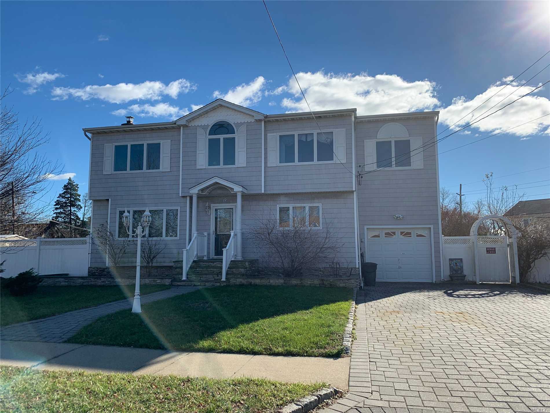 #1 photo, 19 7th Street, Lindenhurst , NY 11757