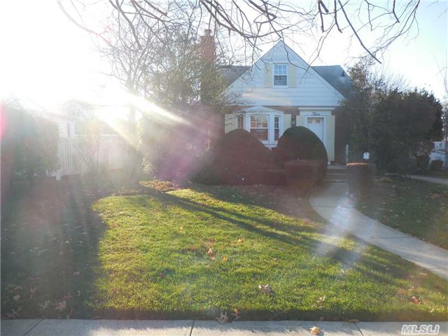 #1 photo, 3 Wellington Road, North Merrick , NY 11566