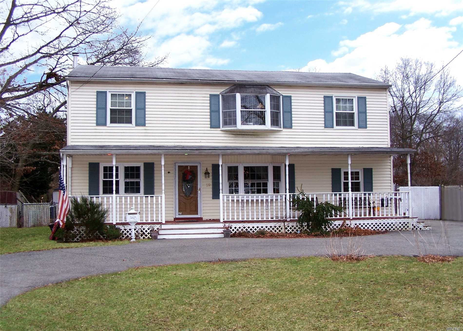 #1 photo, 19 Duke Street, Bay Shore , NY 11706
