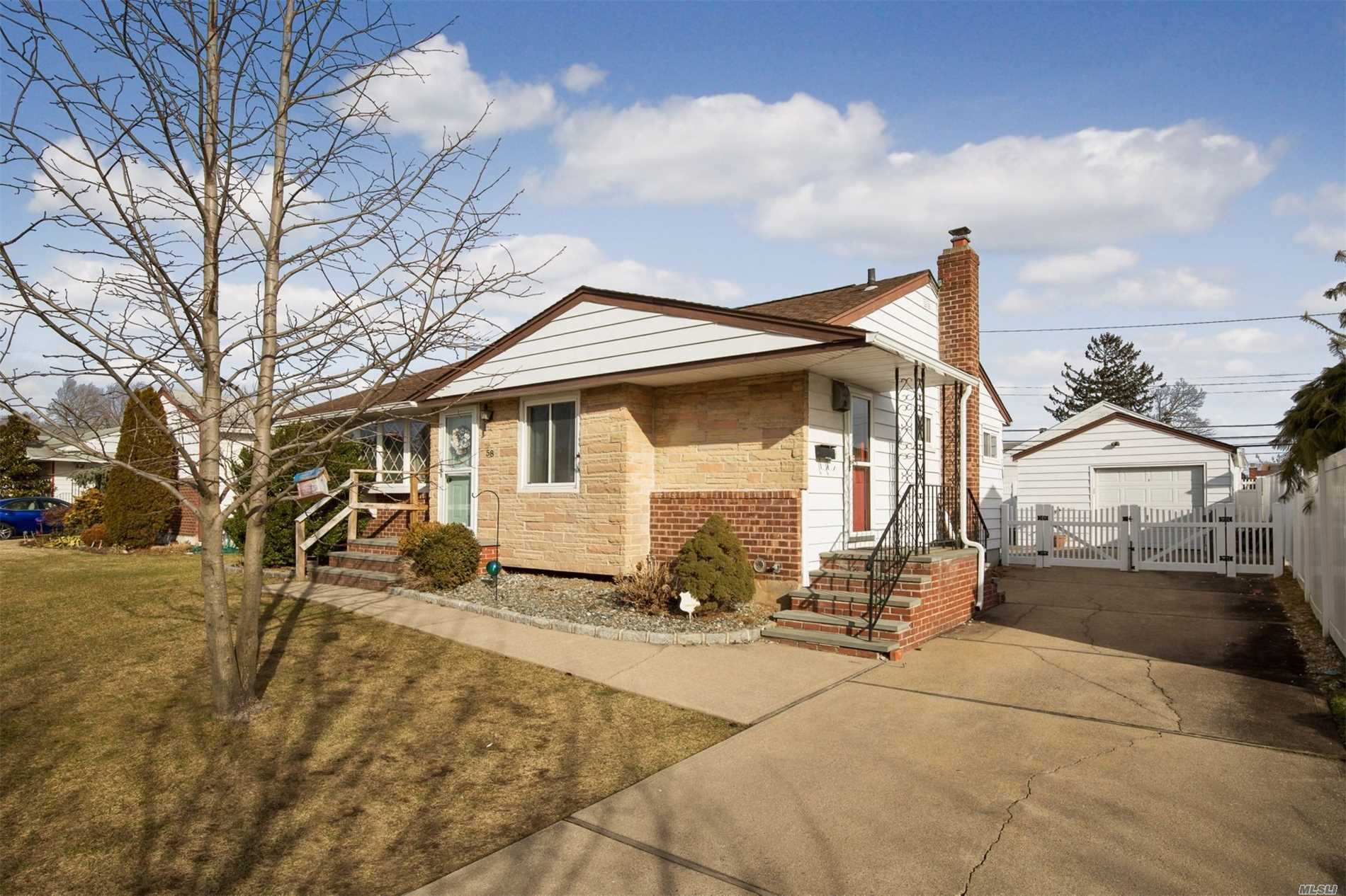 #1 photo, 58 Cambridge Drive, ناسو Hicksville , NY 11801