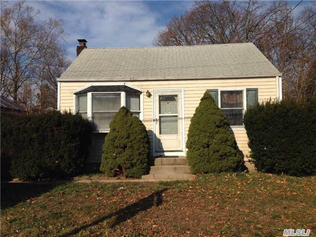 #1 photo, 19 Manor Place, سوفولك Huntington Station , NY 11746