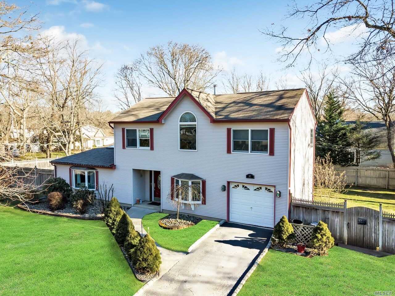 #1 photo, 37 Halfcircle Drive, Holbrook , NY 11741