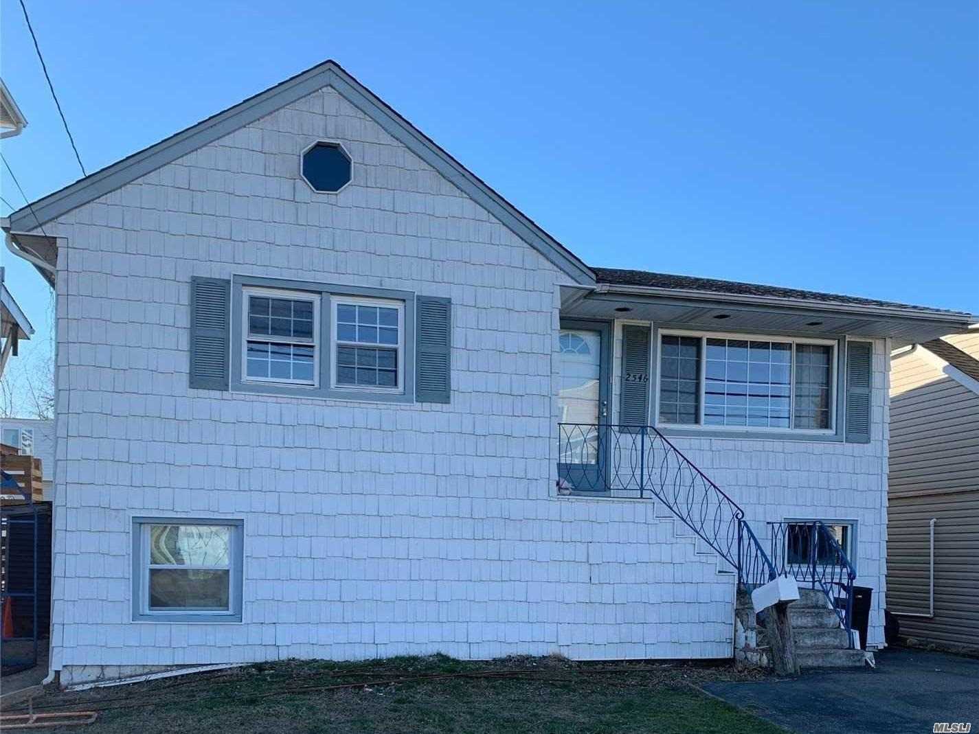 #1 photo, 2546 Seminole Avenue, ナッソー郡 Seaford , NY 11783