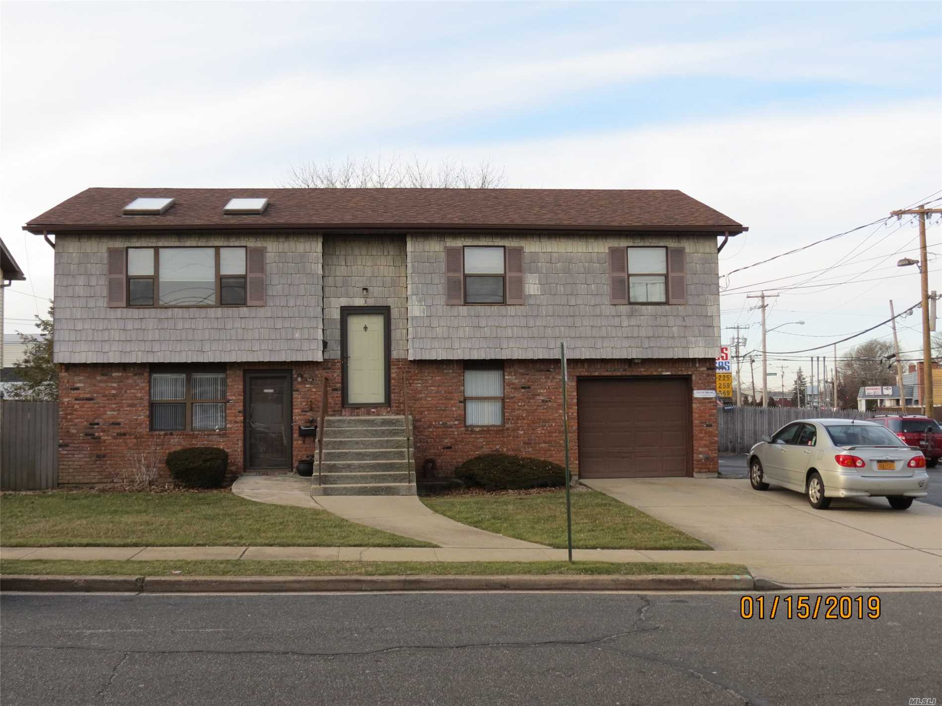 #1 photo, 3 Midwood Avenue, Farmingdale , NY 11735