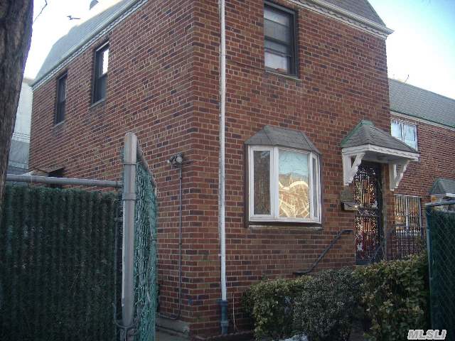 #1 photo, 33-34 69 Street, 皇后区 木边 Woodside , NY 11377