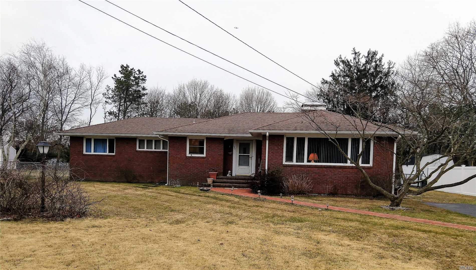#1 photo, 166 Cedarhurst Street, سوفولك Islip Terrace , NY 11752