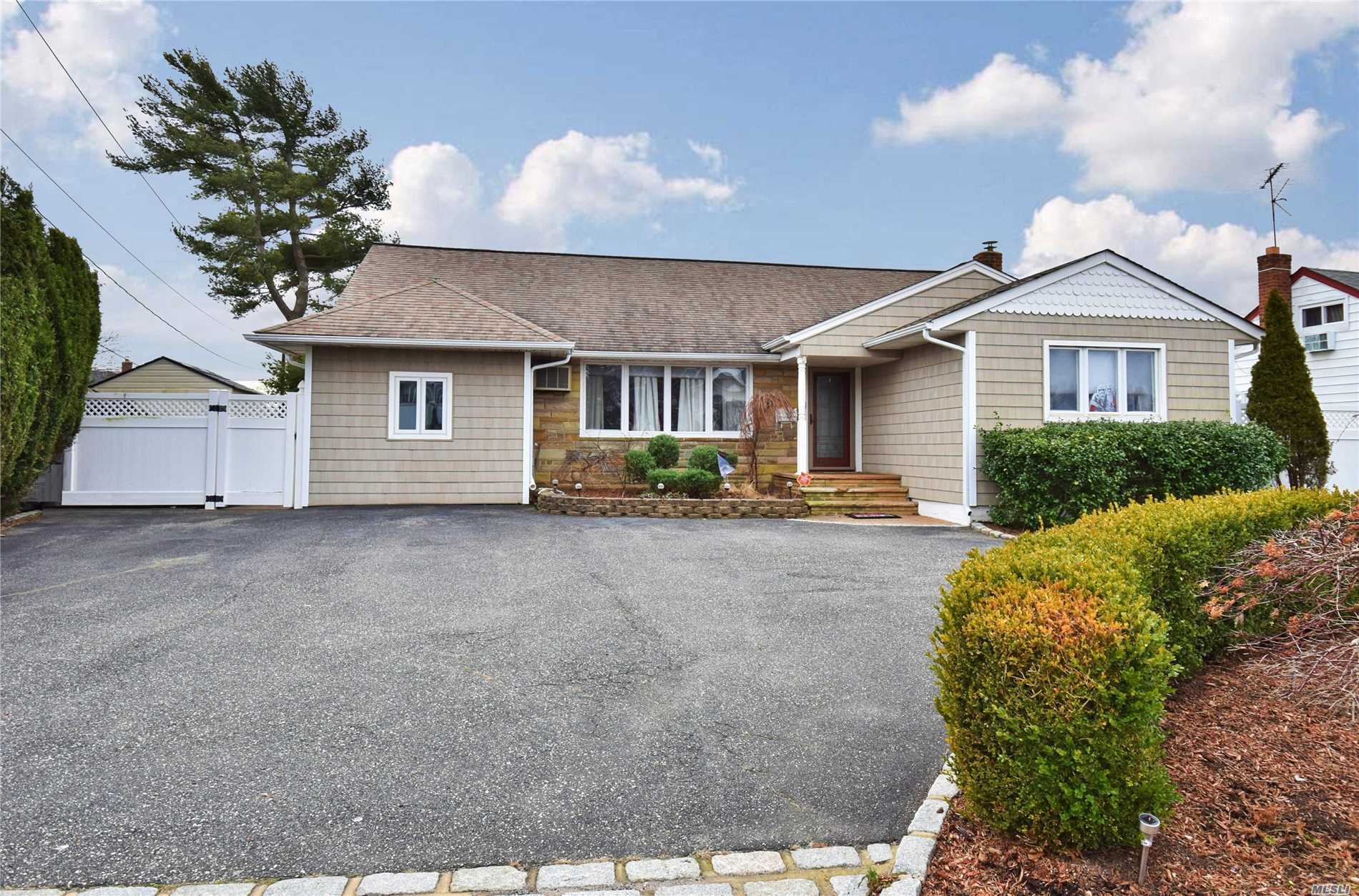 #1 photo, 3510 Jerusalem Avenue, ناسو Wantagh , NY 11793