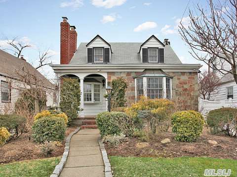 #1 photo, 87-25 250th Street, كوينز Bellerose , NY 11426