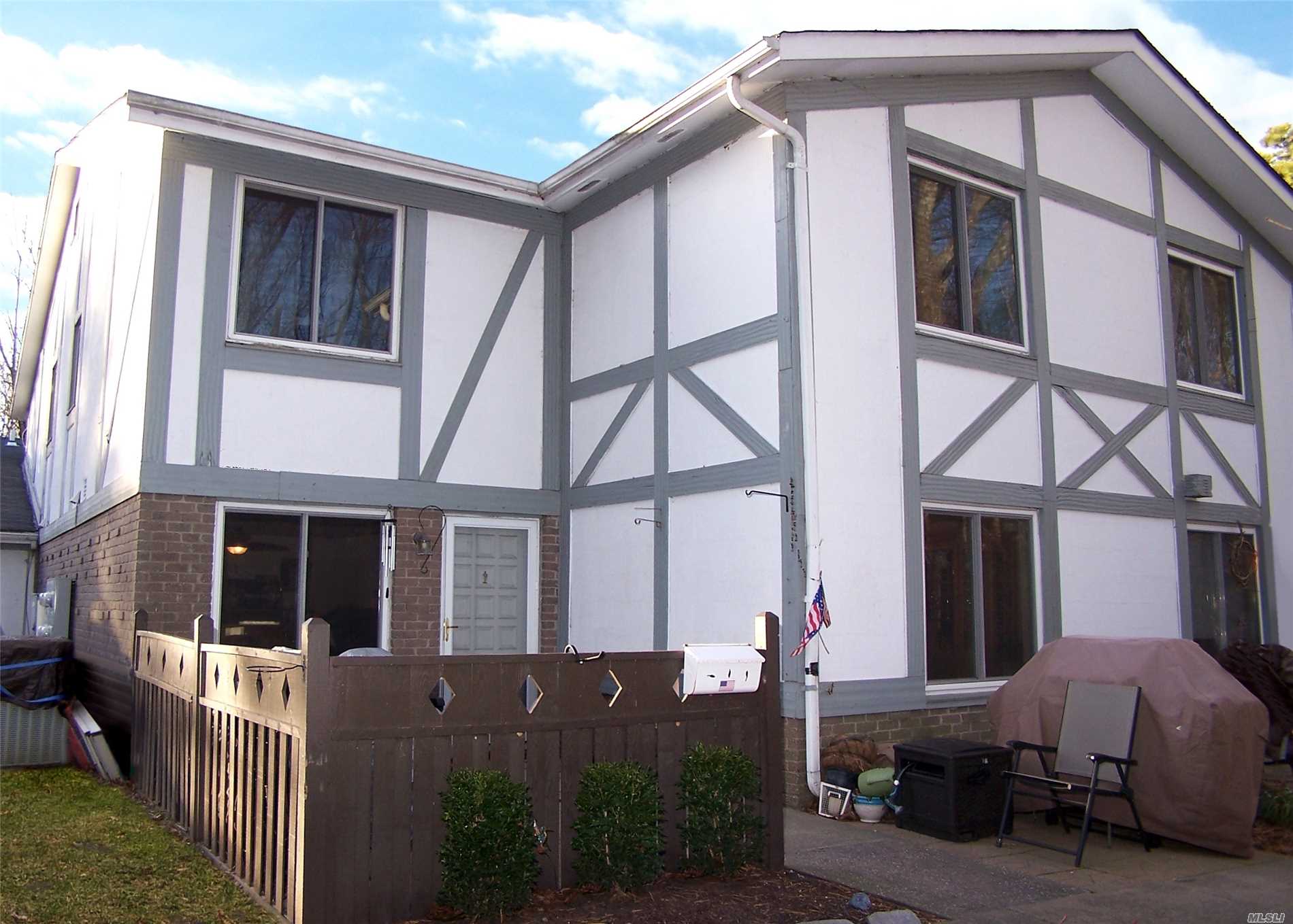 #1 photo, 443 Birchwood Road, サフォーク郡 Medford , NY 11763