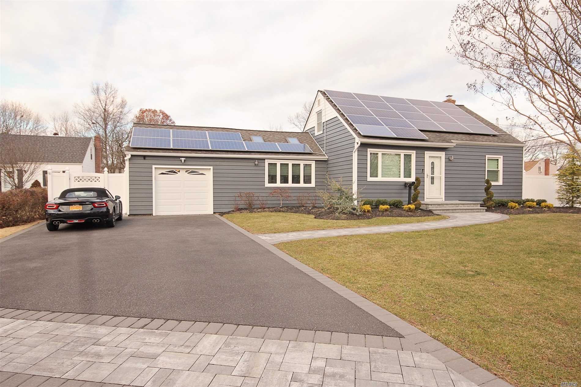 #1 photo, 407 Howells Road, सफ़ोक काउंटी Bay Shore , NY 11706