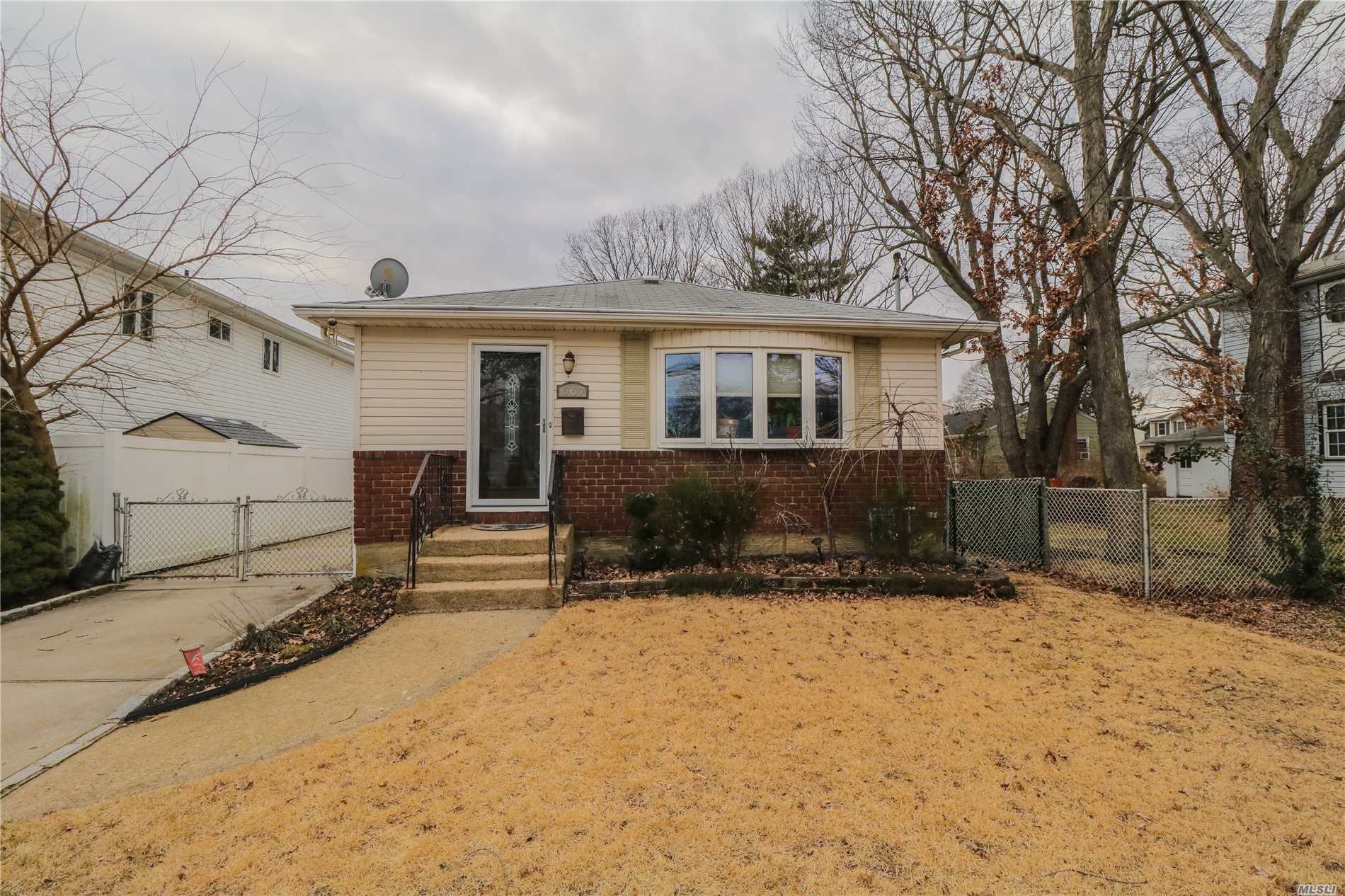 #1 photo, 667 Franklin Avenue, ナッソー郡 Massapequa , NY 11758