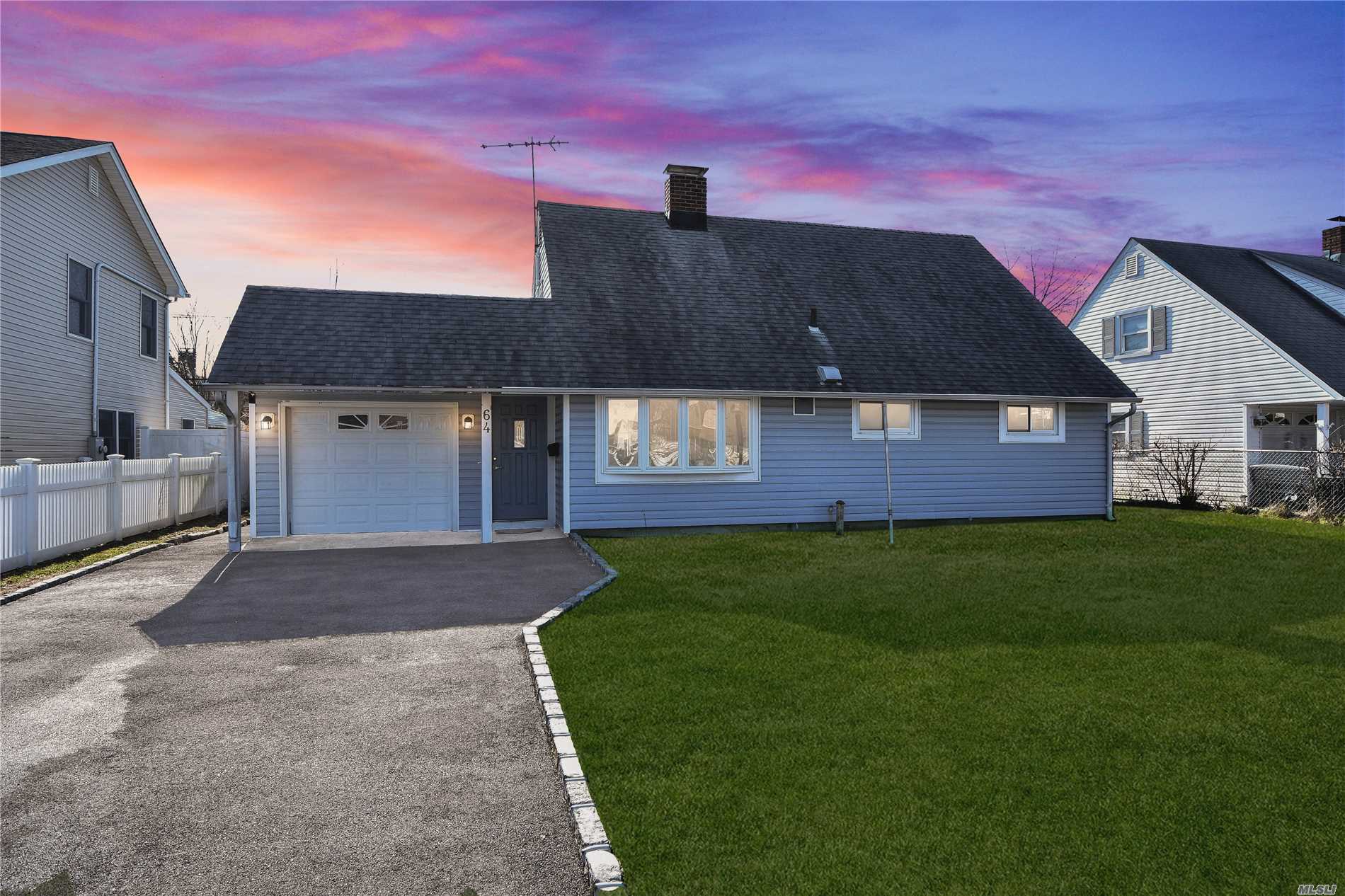 #1 photo, 64 Sunrise Lane, ナッソー郡 Levittown , NY 11756