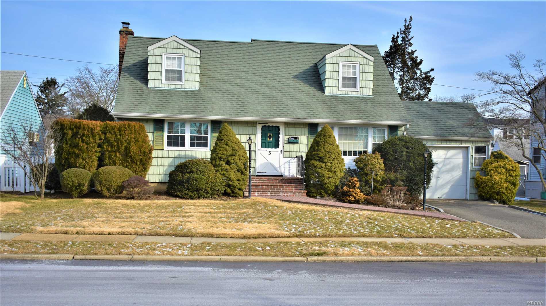 #1 photo, 3 Derby Road, 長島 Hicksville , NY 11801