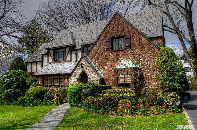 #1 photo, 3 Darley Road, Great Neck , NY 11021