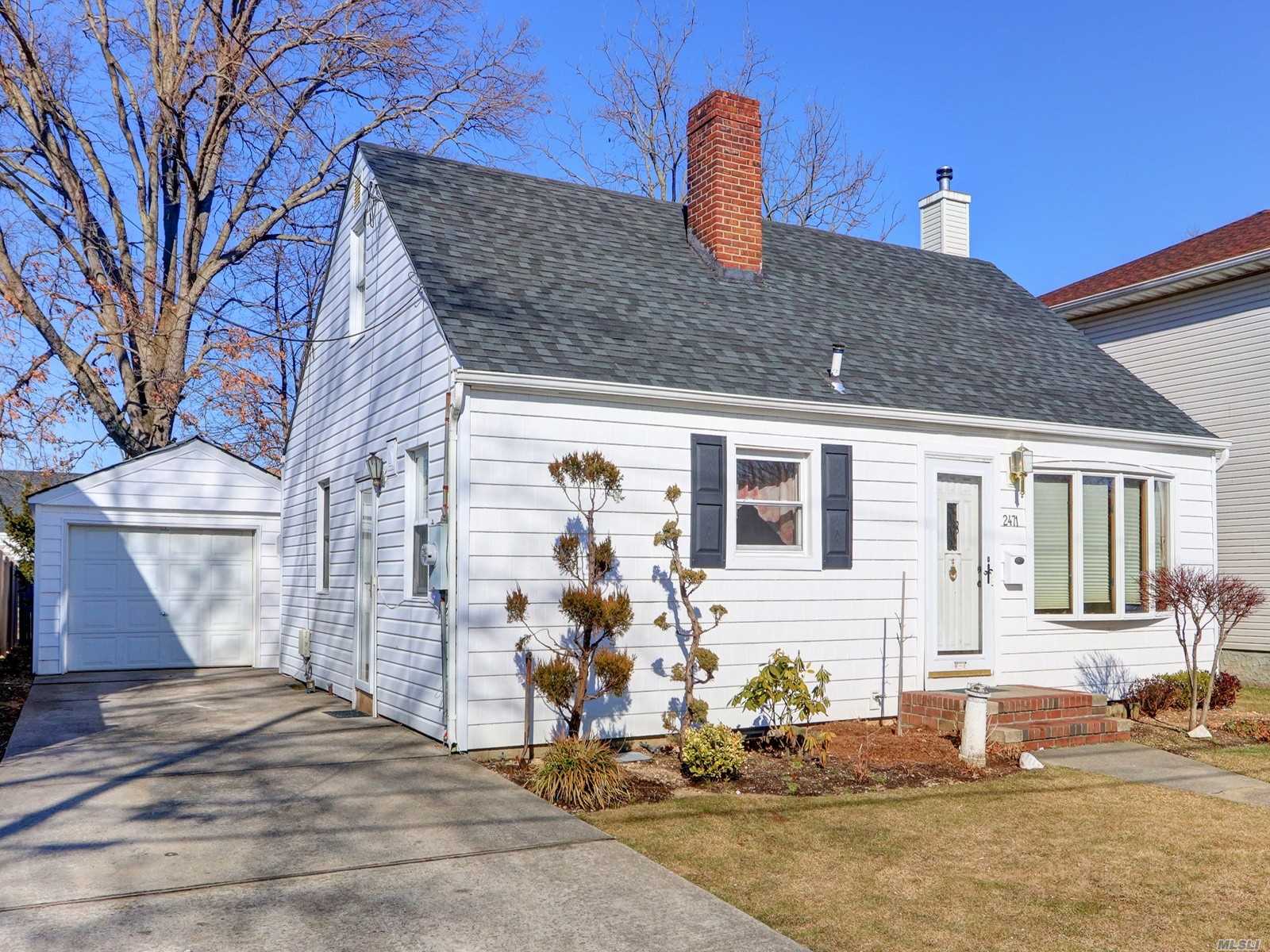 #1 photo, 2471 Poppy Street, ناسو East Meadow , NY 11554
