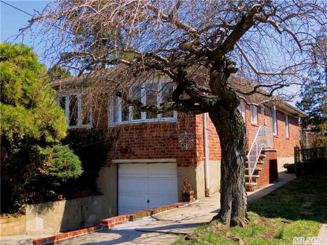 #1 photo, 43-25 Auburndale Ln, Flushing , NY 11358