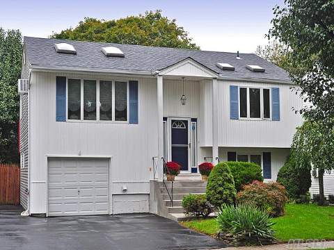 #1 photo, 30 Ashwood Ct, E. Northport , NY 11731