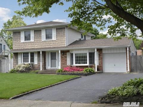 #1 photo, 111 Chatham Dr, Oakdale , NY 11769