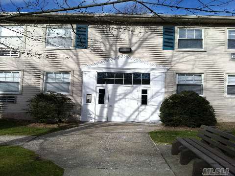 #1 photo, 324 Post Ave, ナッソー郡 Westbury , NY 11590