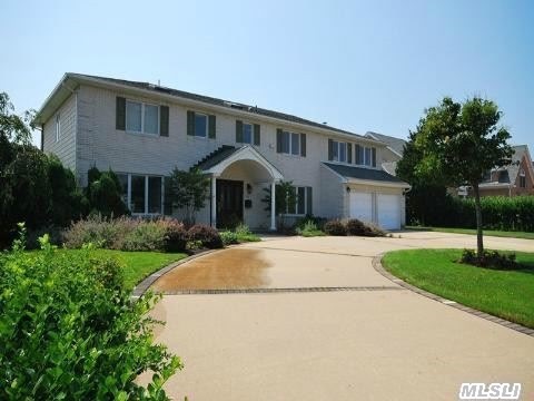 #1 photo, 32 Shoal Dr, सफ़ोक काउंटी West Islip , NY 11795