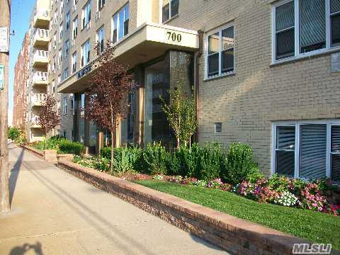 #1 photo, 700 Shore Rd, ナッソー郡 Long Beach , NY 11561