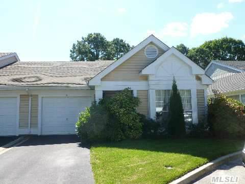 #1 photo, 16 Amagansett Ct, サフォーク郡 Ridge , NY 11961