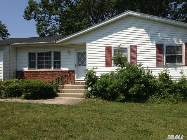 #1 photo, 24 Carrie Ave, 东长岛 Sayville , NY 11782