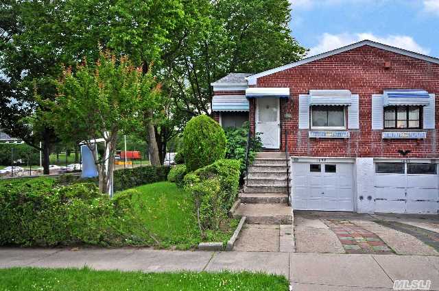 #1 photo, 58-58 198th St, Flushing , NY 11365