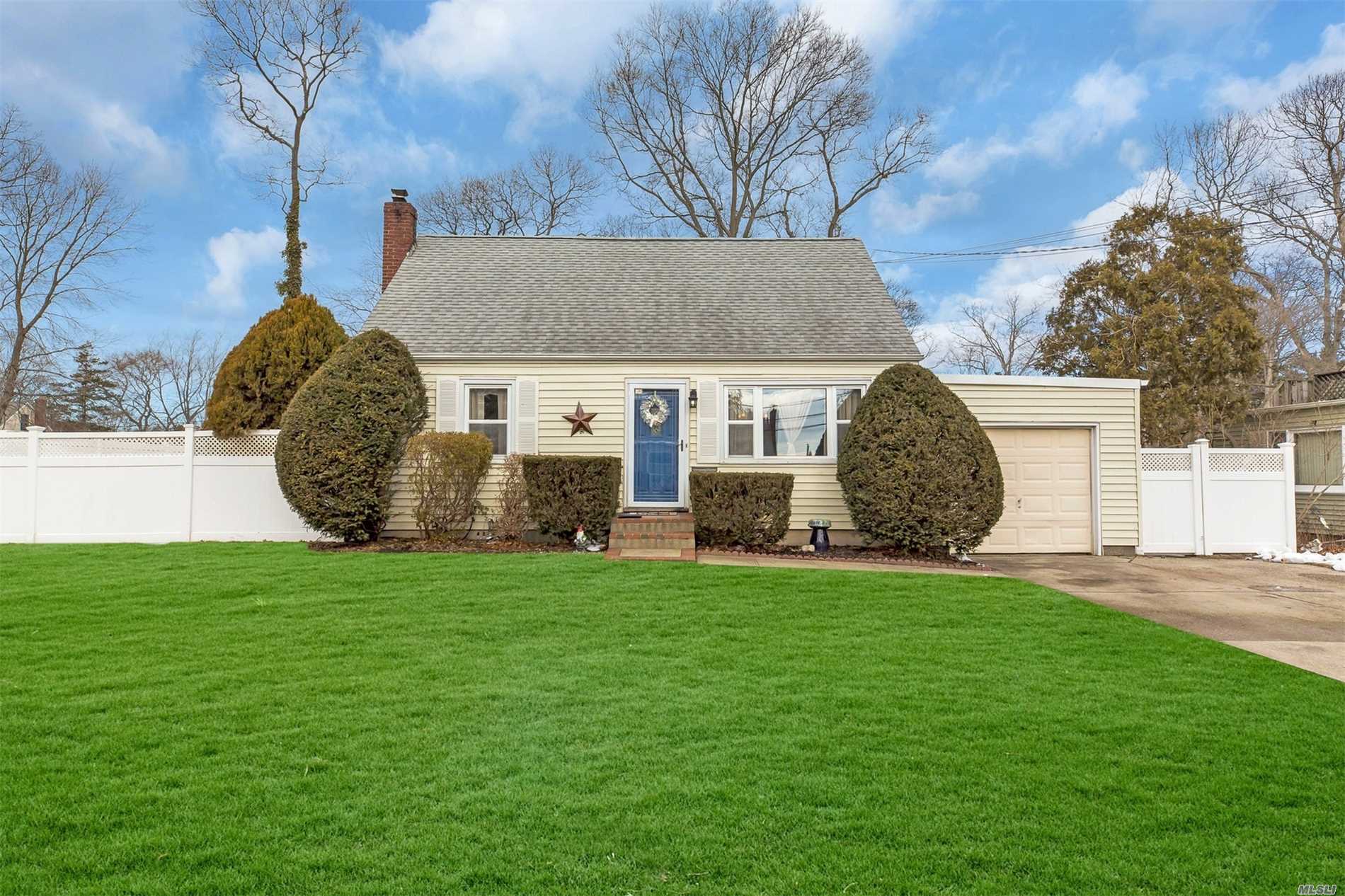 #1 photo, 23 High Street, Sayville , NY 11782