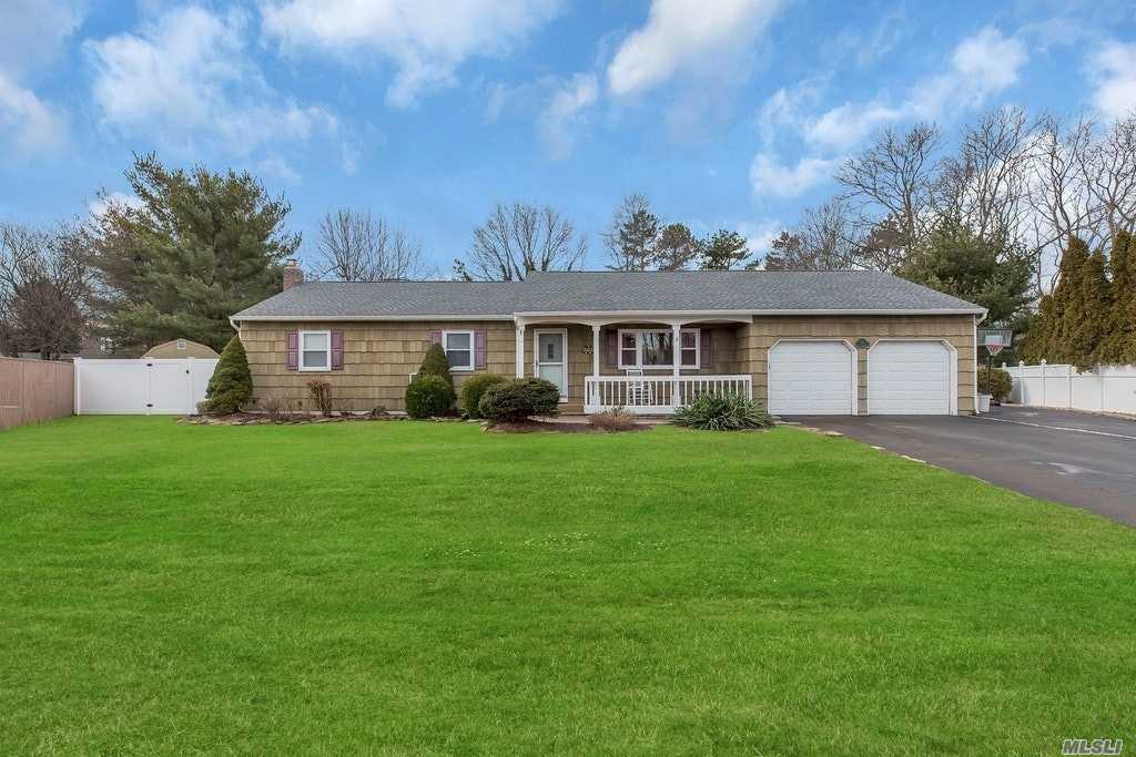 #1 photo, 18 Twin Court, Sayville , NY 11782