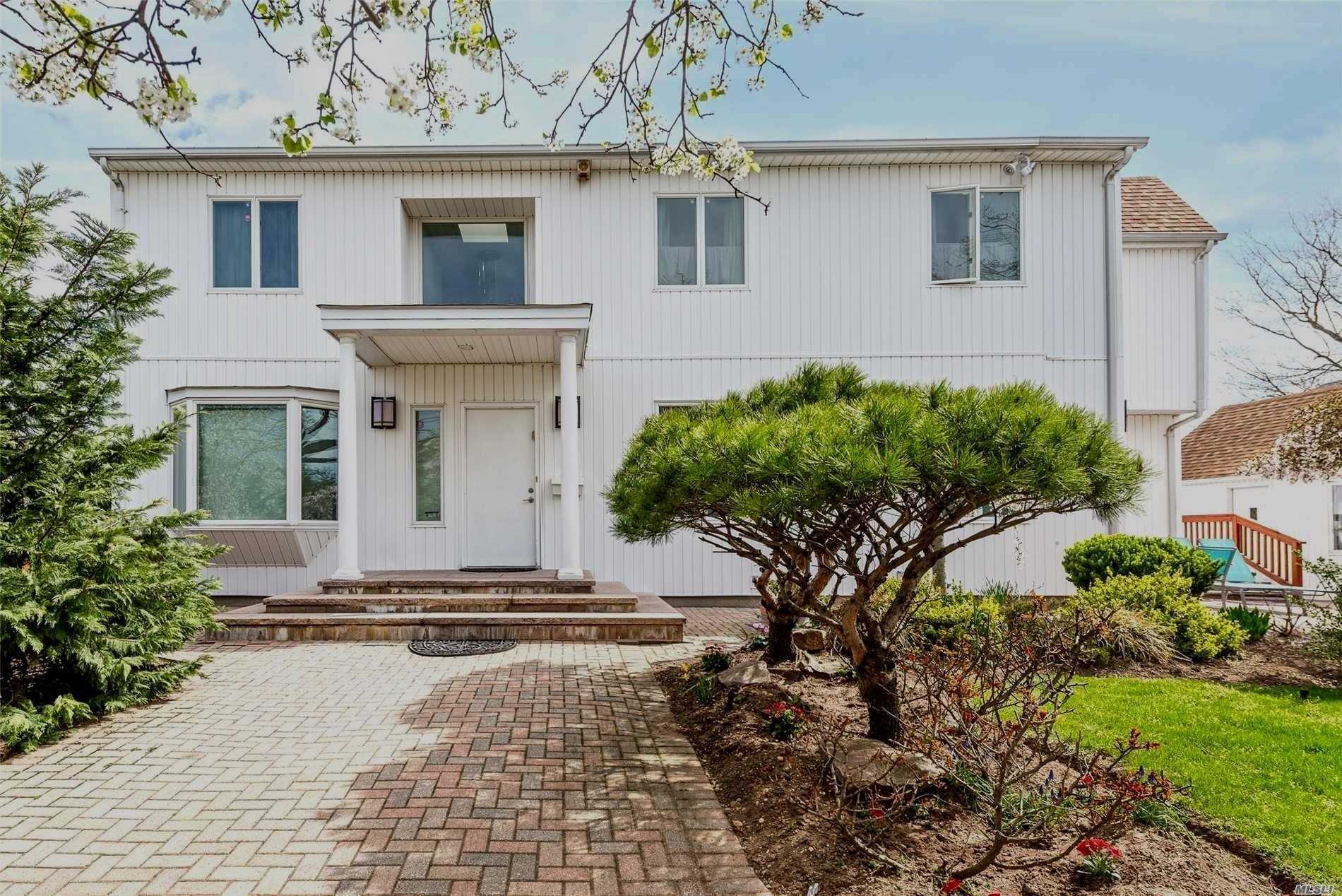 #1 photo, 2631 Riverside Avenue, ナッソー郡 Merrick , NY 11566