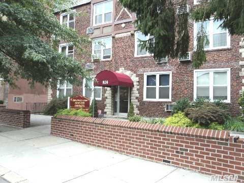 #1 photo, 874 Broadway, नासाउ काउंटी Woodmere , NY 11598