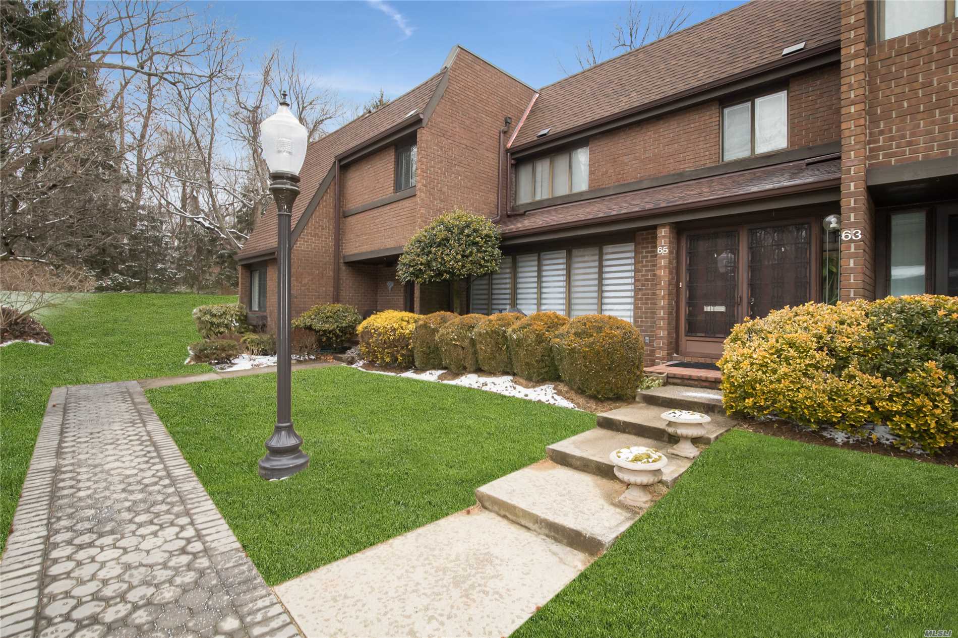 #1 photo, 65 Acorn Ponds Drive, ناسو Roslyn , NY 11576