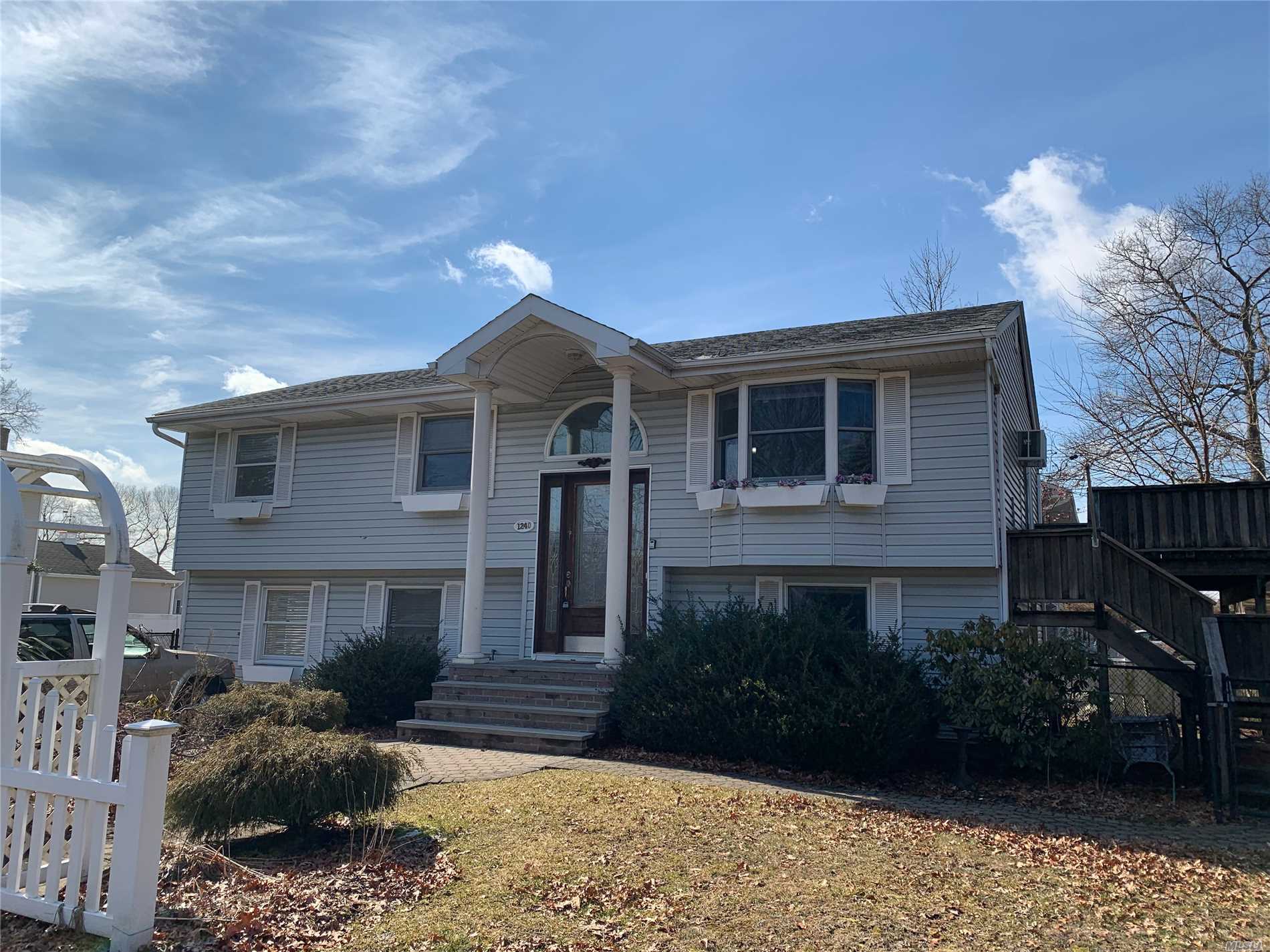 #1 photo, 1240 Oak Avenue, 東長島 西艾斯利普 West Islip , NY 11795