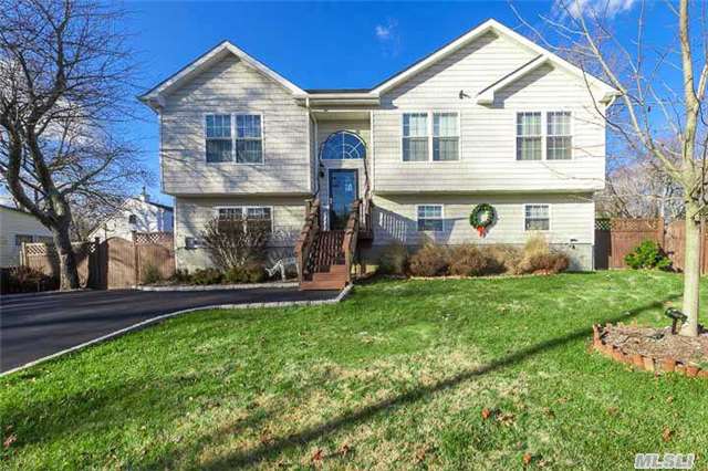 #1 photo, 31 Elm Road East, Mastic Beach , NY 11951