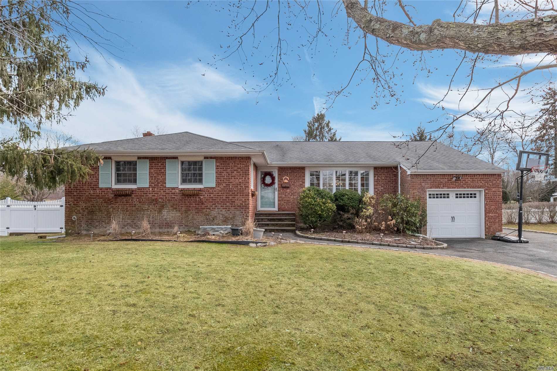 #1 photo, 815 Aberdeen Road, Bay Shore , NY 11706