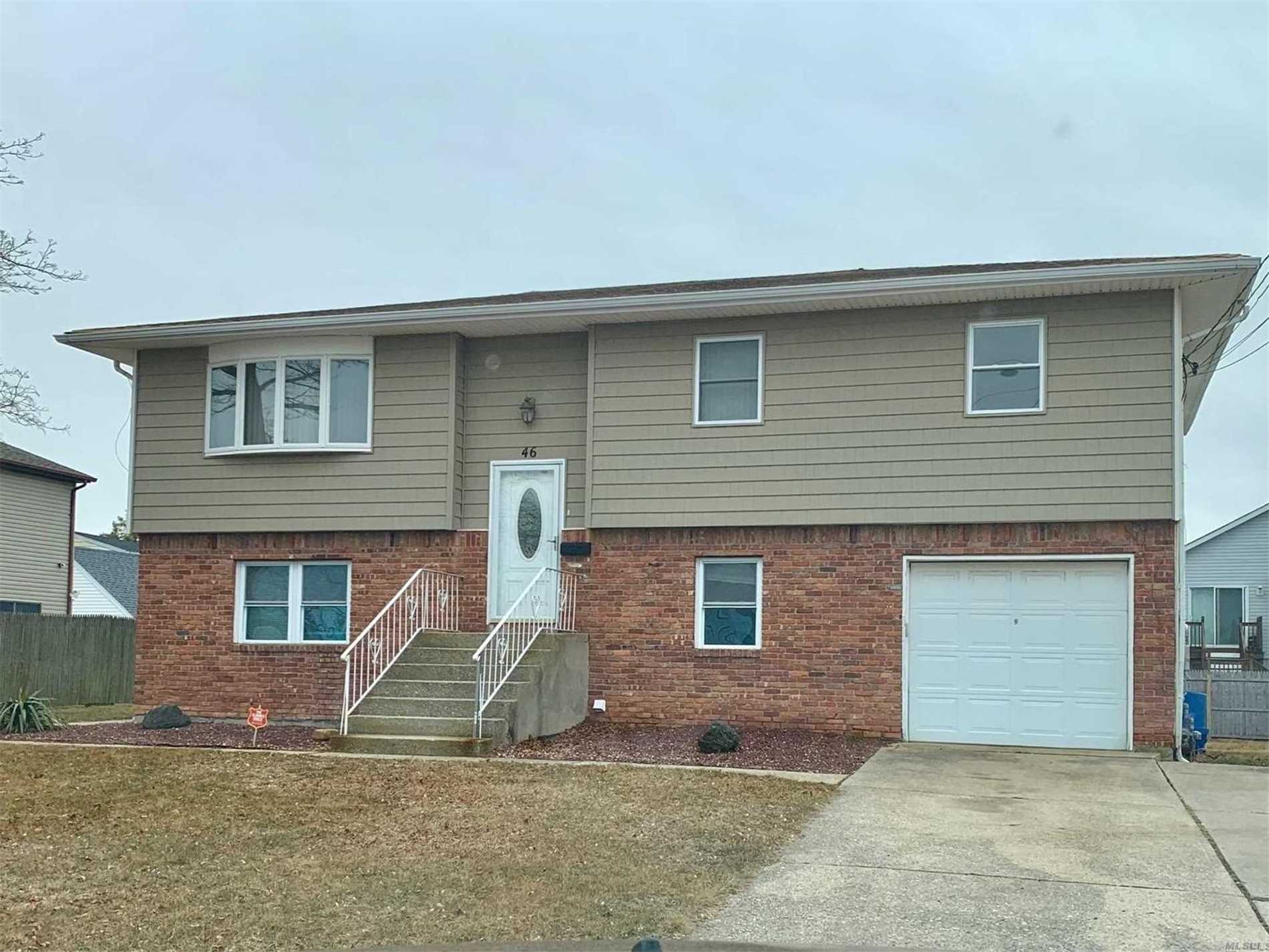 #1 photo, 46 Sunrise Avenue, サフォーク郡 Lindenhurst , NY 11757