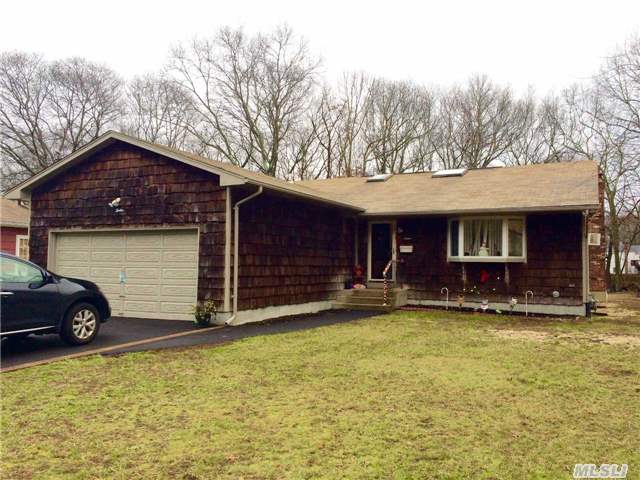 #1 photo, 12 W Belmont Street, Bay Shore , NY 11706