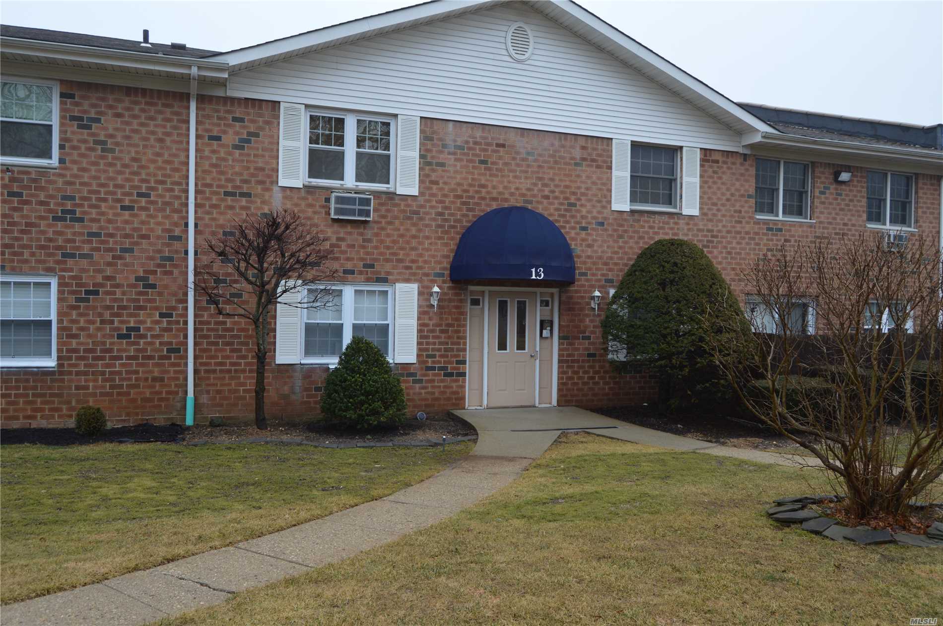 #1 photo, 460 Old Town Rd, سوفولك Port Jefferson Station , NY 11776