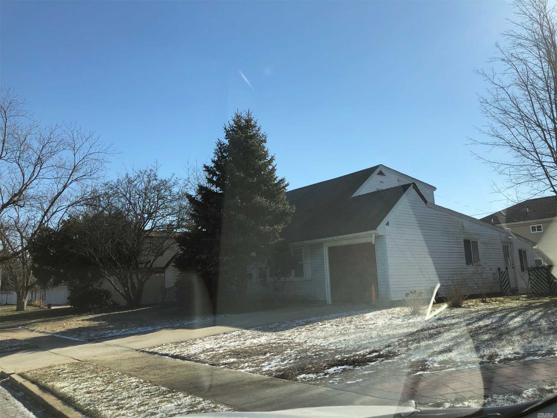 #1 photo, 3686 Gwenn Gate, ナッソー郡 Seaford , NY 11783