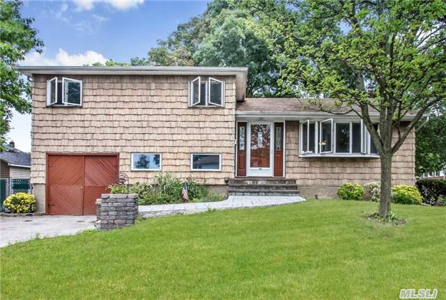 #1 photo, 108 Sunrise Dr, Massapequa , NY 11758