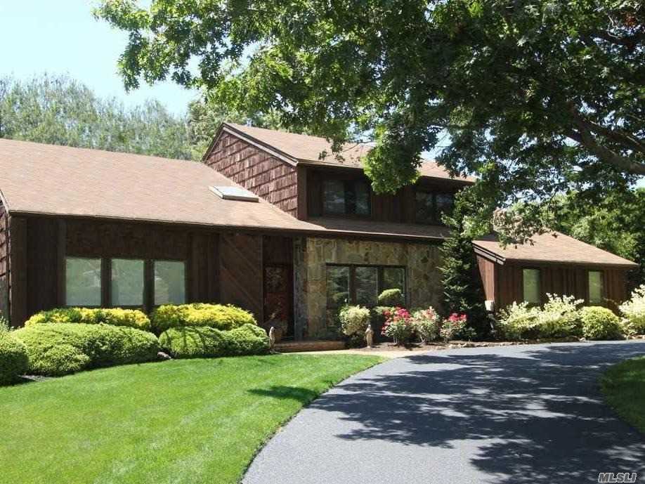 #1 photo, 24 & 26 Eastwood Pl, Commack , NY 11725